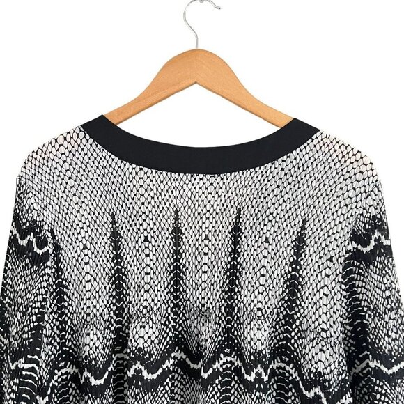 Nicola Blouse Top Women’s Size 1X V Neck 3/4 Sleeve Black Snake Print Thin - Picture 8 of 14